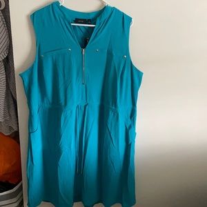 Stunning blue dress with pockets!